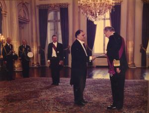 Registro feito durante a cerimônia em que o embaixador brasileiro Jeronimo Moscardo entrega as suas credenciais ao rei Alberto II da Bélgica.